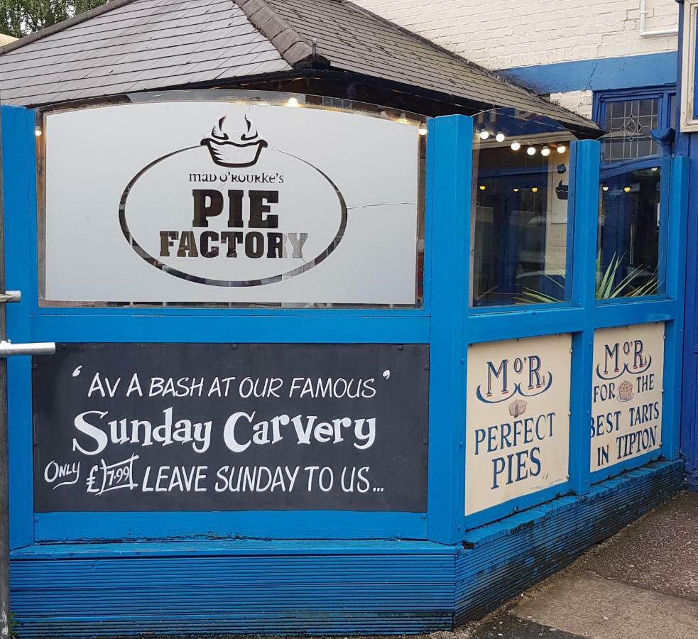 فندق Mad O'Rourkes Pie Factory دادلي المظهر الخارجي الصورة
